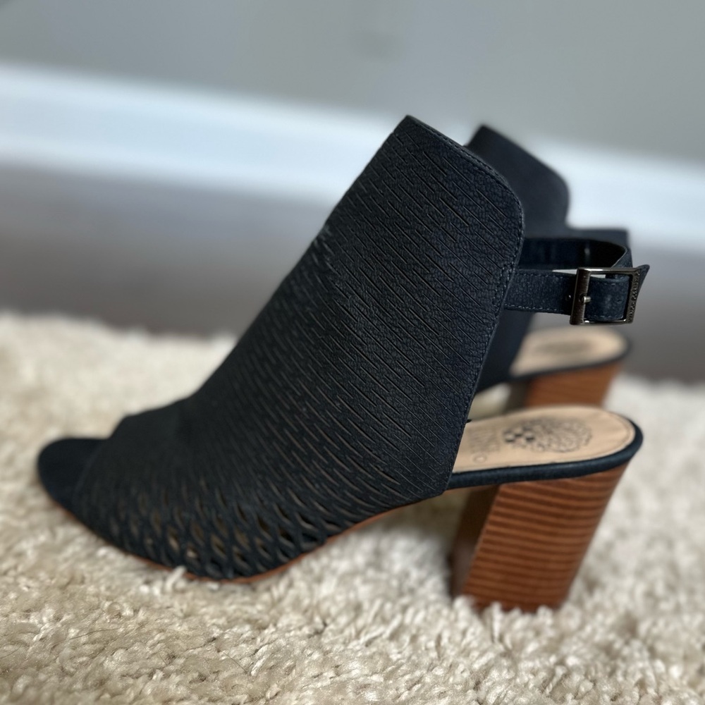 Vince Camuto Badesti Perforated Leather Sandal Size 9.5 Black/Dark Steele Blue